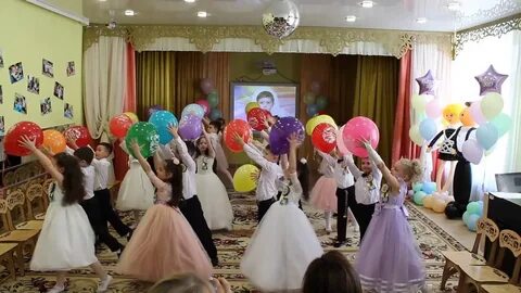 Танец с шариками в детском саду
