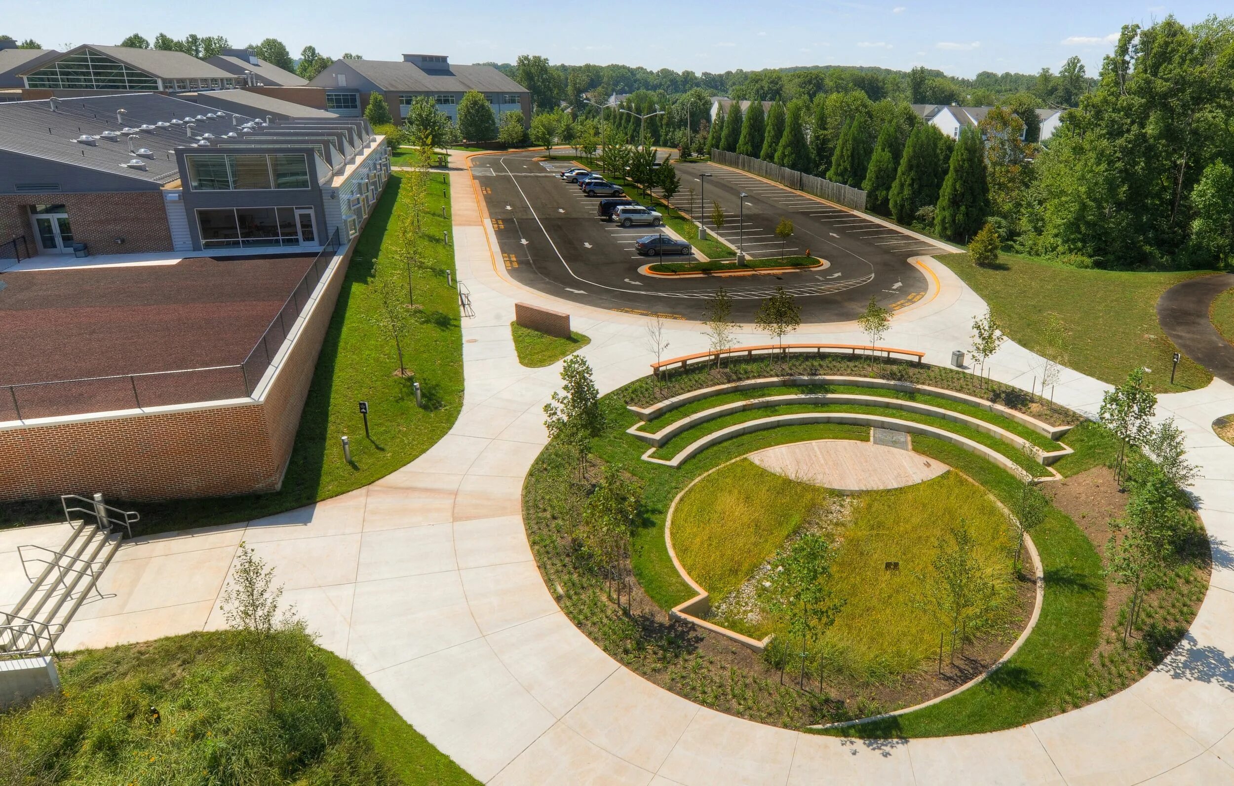 Геопластика амфитеатр. Manassas Park Elementary School амфитеатр. Ландшафтная архитектура сквер Германии. Ландшафтный парк амфитеатр. Проект школьной территории