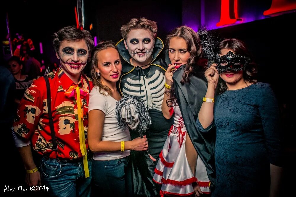 Девушки на хэллоуин в клубе. Хэллоуин клуб. Хэллоуин клуб. Хэллоуин клуб. Вечеринка хэллоуин в клубе.