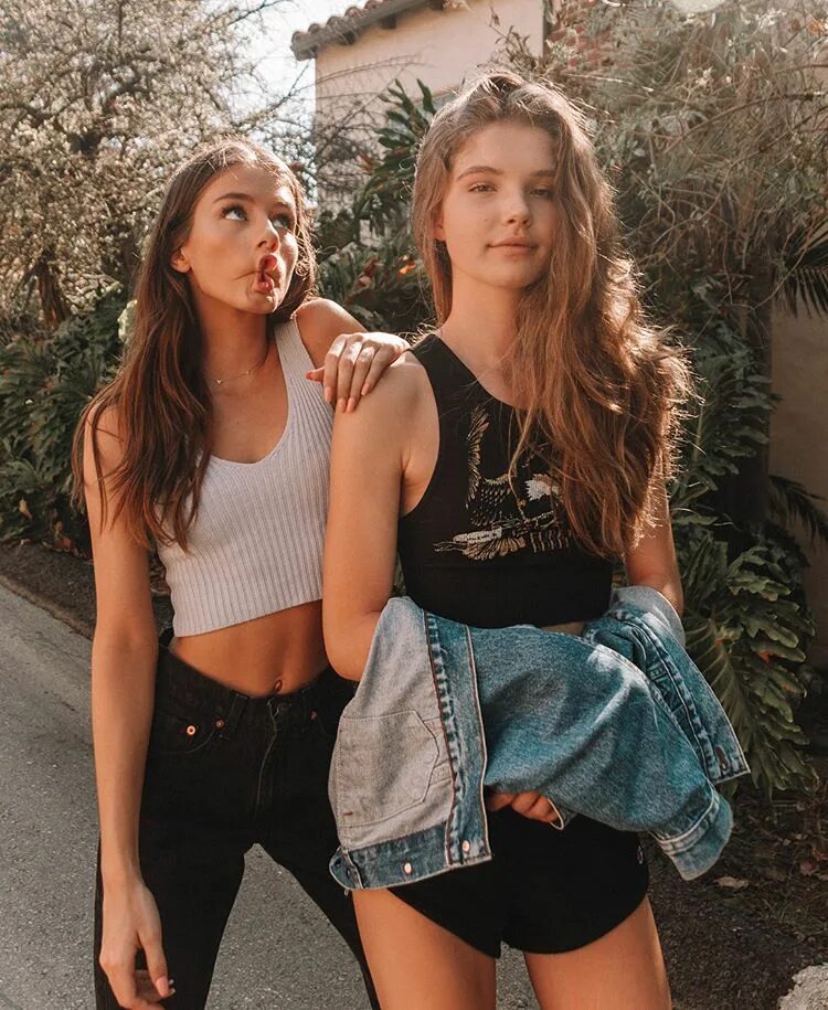 Девочки подружки. Фотосессия подружек. Never seen. 2 pretty best friends. Яркая фотосессия с подружками.