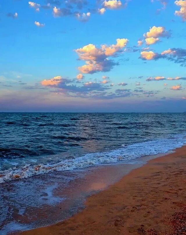 Море ты азовское. Юг азовского моря. Голубицкая азовское море. Пляж кучугуры азовское море. Берег азовского моря.