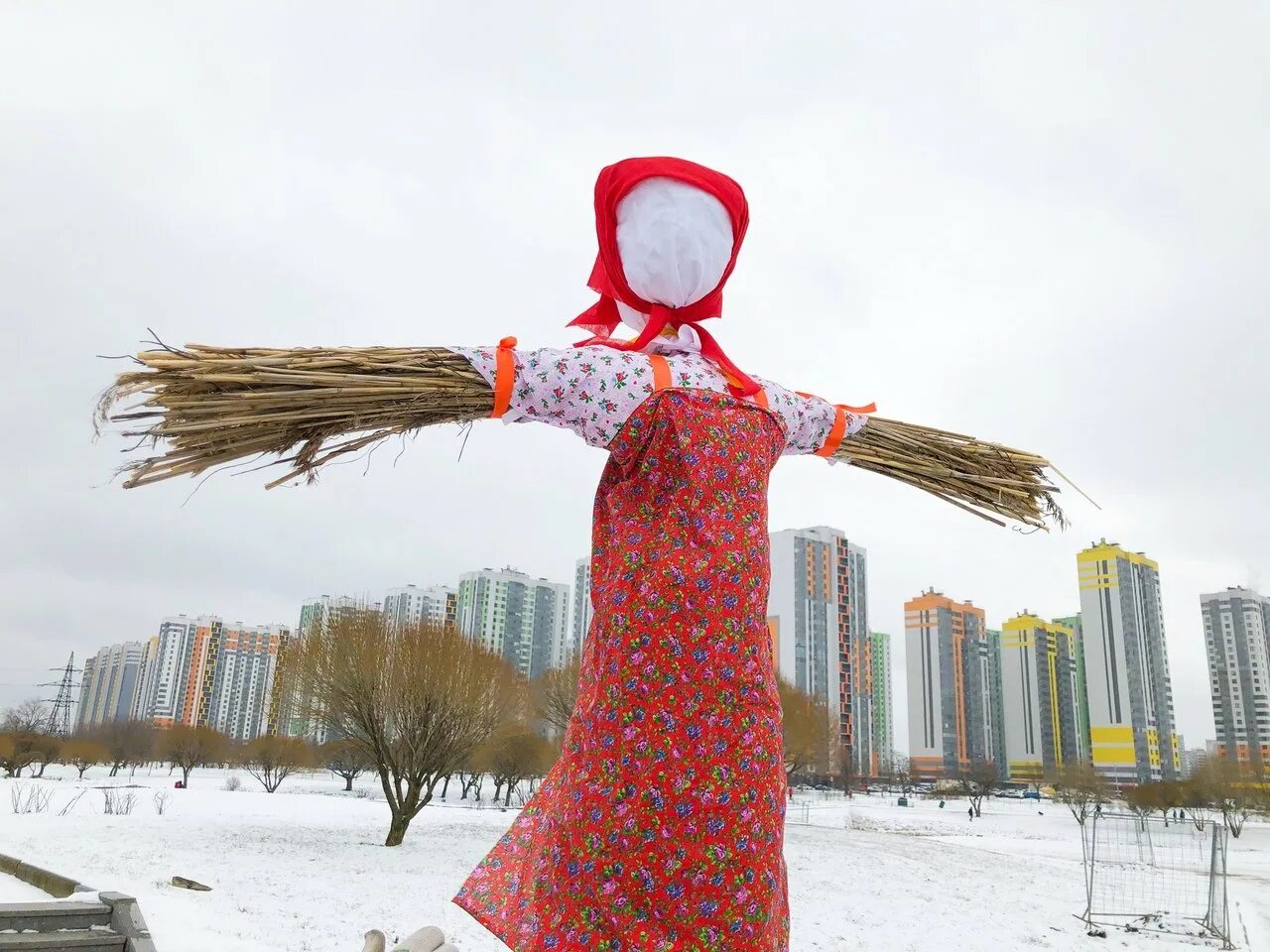 Как проходить чучело. Атрибуты масленицы. чучело масленицы. красивое чучело масленицы. масленичная кукла.