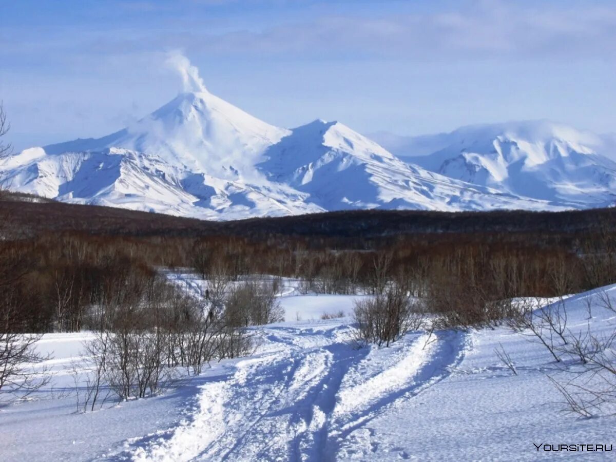 Сопка зимой. Кольский полуостров горы хибины. Таганай национальный парк зима. Вулкан кроноцкая сопка. Вулканы камчатки зима авачинский и.