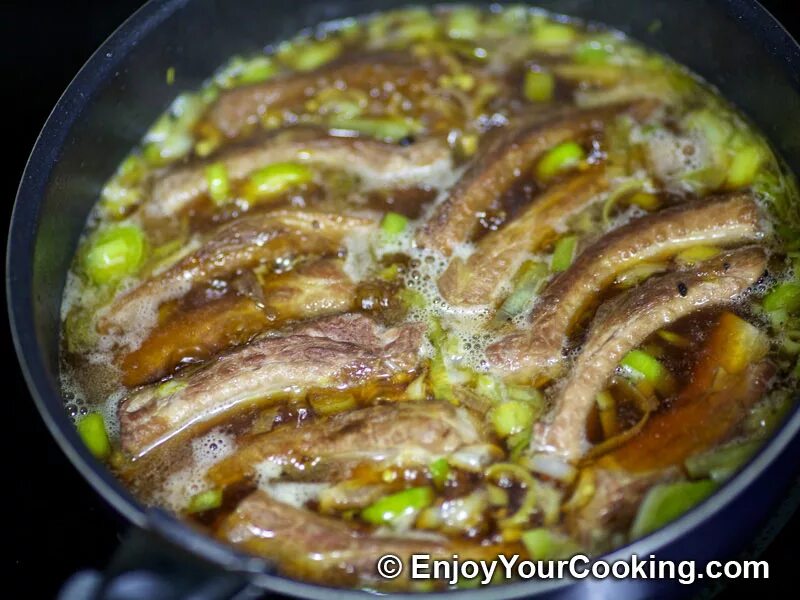 Свиные ребрышки в мультиварке вкусно. Рёбрышки с вишней. Ребра в мультиварке с соевым соусом. Ребра в мультиварке. Ребра запеченные в мультиварке.