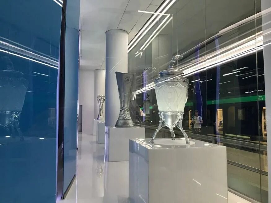 Открыли ли станцию зенит. Станция зенит. кубки на станции зенит. экспозиция станция зенит. открытие станции зенит.