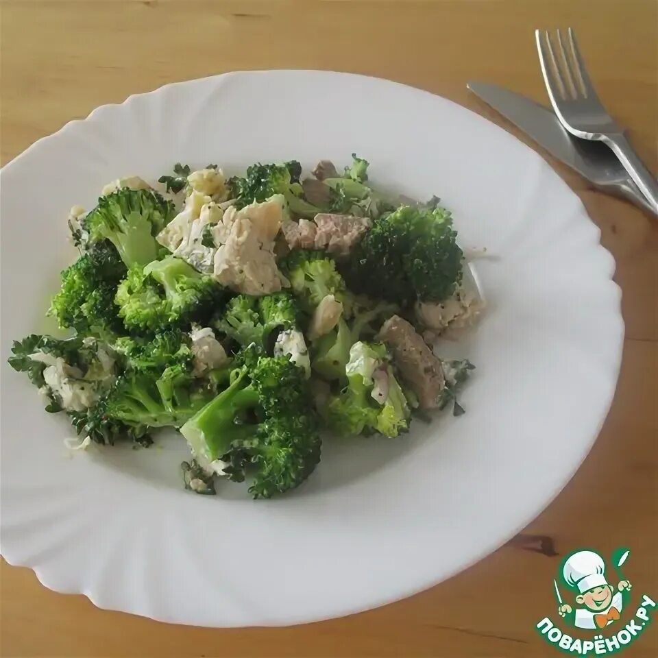 Брокколи с брынзой. Салат с брокколи. Салат с сырой брокколи. Брокколи с брынзой. Салат сулико рецепт.
