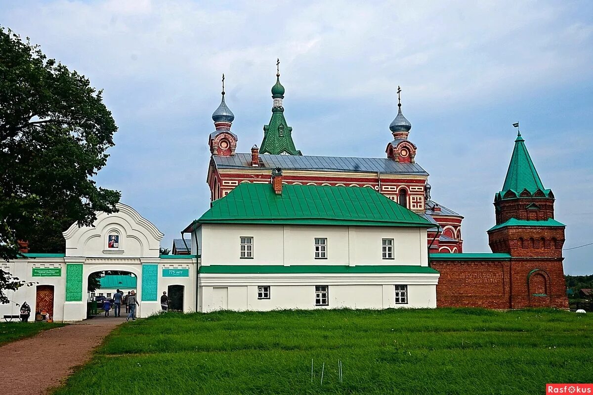 Никольском монастыре в старой ладоге. Никольский монастырь в старой ладоге. Церкви староладожский никольский мужской монастырь старая ладога. Никольском монастыре в старой ладоге. Никольском монастыре в старой ладоге.