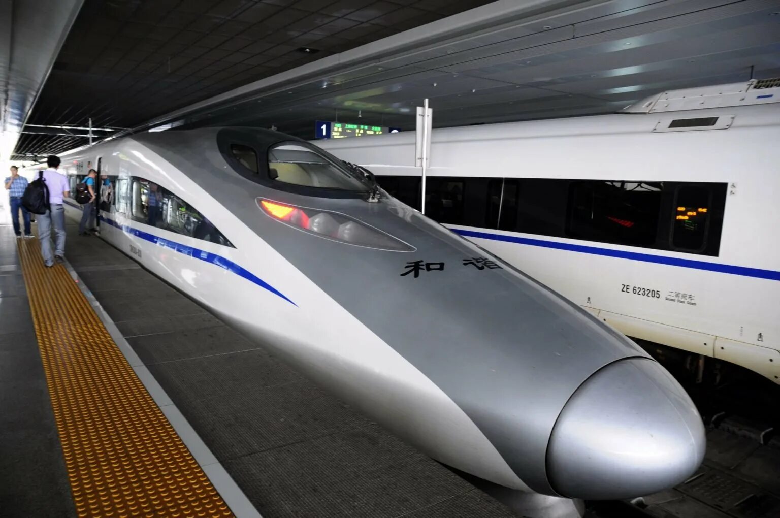 Скорость скорого поезда. Синкансэн Сапсан. Высокоскоростные поезда Китая. Сапсан Китай. Скоростной поезд в Китае 430 км/ч.