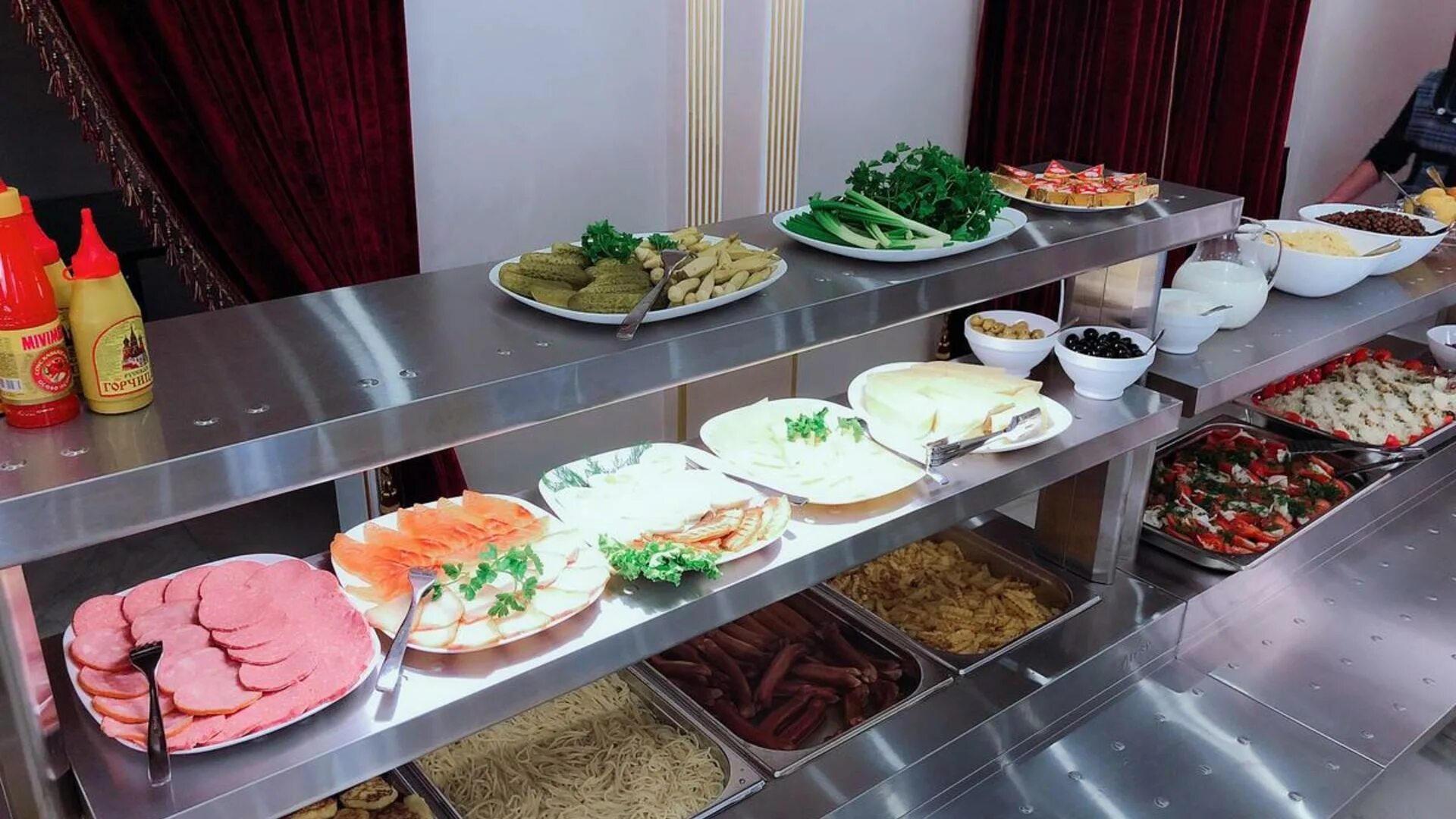 Дом отдыха проживание питание. Пансионат восход в сергиевом посаде. Лагерь вкс шведский стол. Питание в пансионате. Amaks курорт красная пахра.