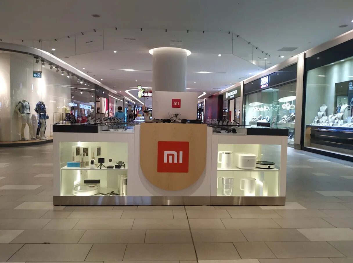 Магазин xiaomi shopping. Xiaomi Mall. Ксиаоми сторе. Xiaomi оз Молл. Новый магазин Xiaomi.