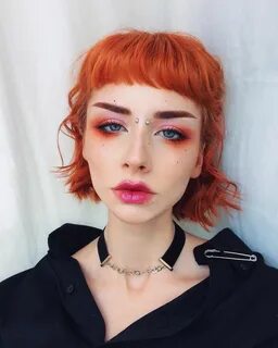 Красивая альтушка