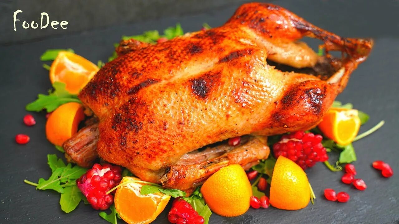 Как вкусно приготовить запеченную утку. Утка с яблоками. утка по пекински с яблоками. утка с яблоками на новый год. как приготовить утку по пекински.