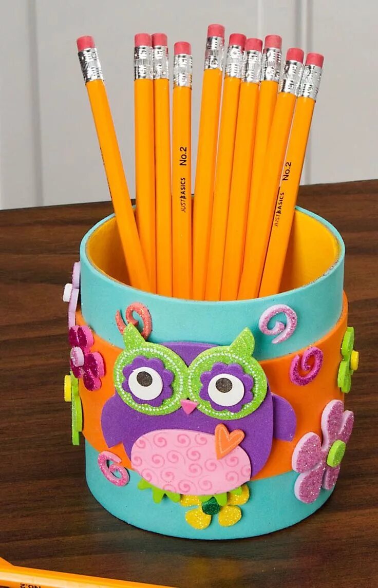 Как сделать поделку для школы. Подставка для карандашей. Стакан с карандашами. Декор стаканчика для карандашей. Баночка для карандашей.