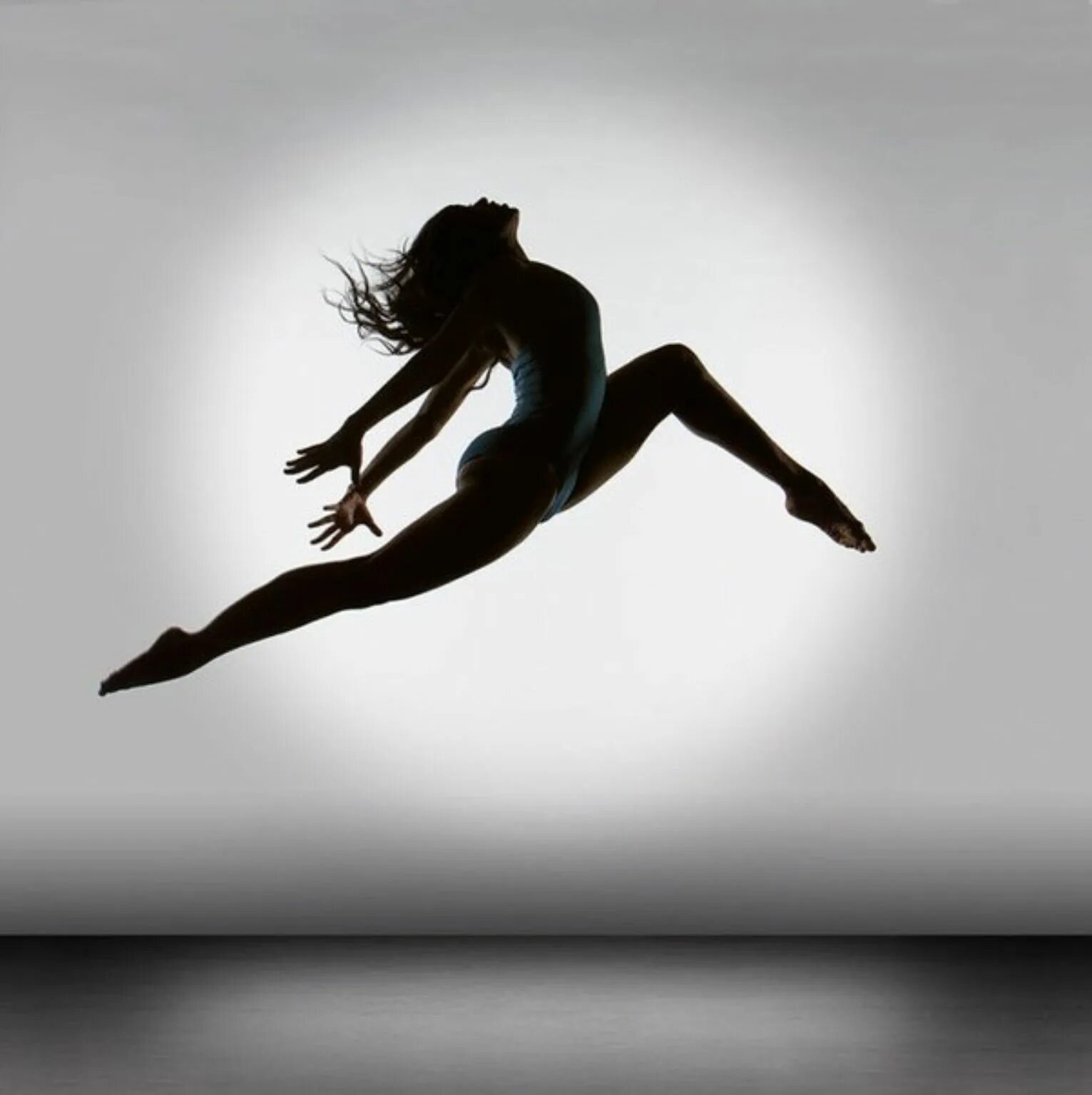 Балерины от Richard calmes. Richard calmes photographer. Современные танцы. Девушка в движении.