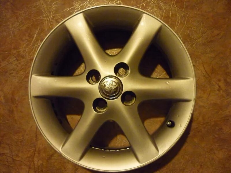 Диски королла r15. Литые диски на тойота королла 120 кузов. Диски toyota corolla r15. Диски toyota corolla r16 полированные. Диски королла r15.