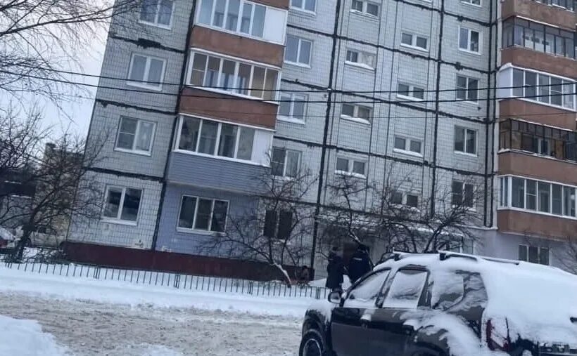Мужчина выпал из окна ярославль. Мужчина выпал из окна ярославль. Угличская дом 7 ярославль. Балкон в 12 этажном доме 2-18. Ярославский проспект 66.