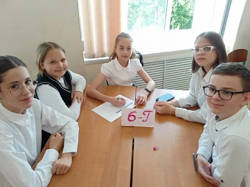 В параллели пятых классов учатся 24 девочки. 44 параллель. Московская школа 1543. В параллели пятых классов учатся 24 девочки. Сколько классов в параллели.