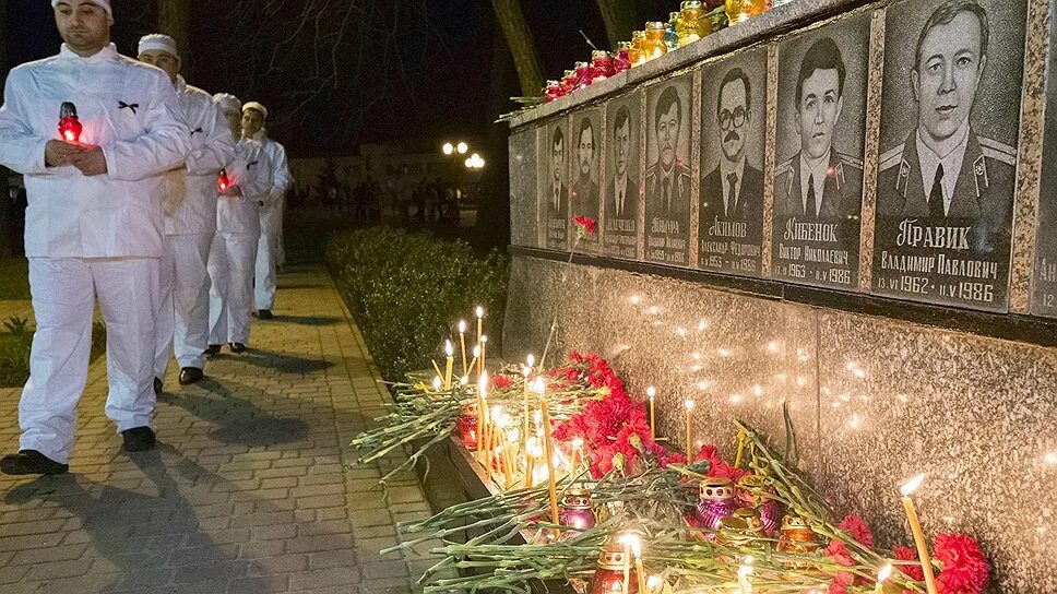 День памяти ликвидации аварии на чаэс (чернобыль). День памяти ликвидации аварии на чаэс (чернобыль). Обнинск памятник ликвидаторам чернобыльской. День памяти чернобыльской аэс. День памяти ликвидации аварии на чаэс (чернобыль).