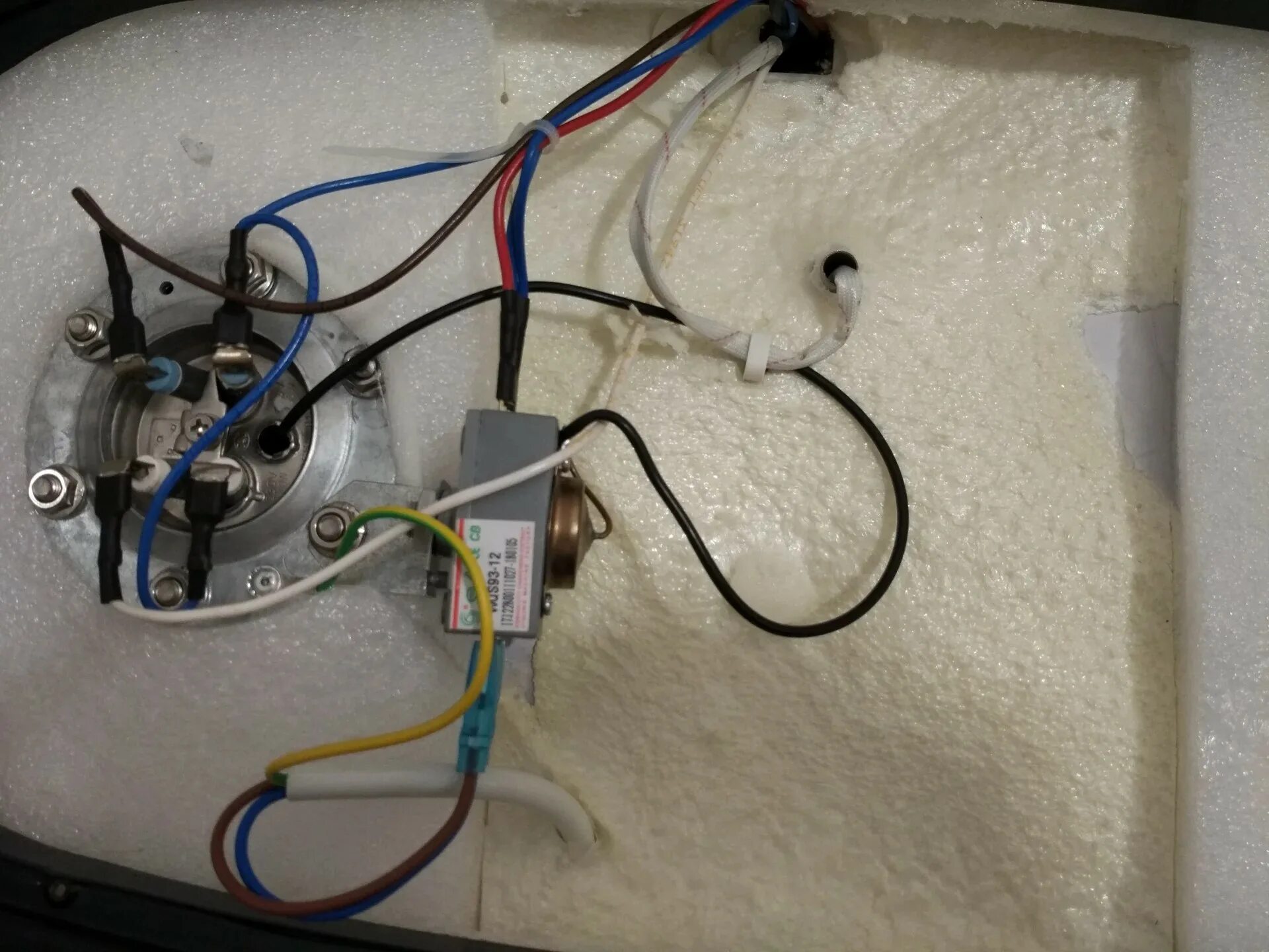 Подключение водонагревателя ewh. Термореле бойлера ewh 80 electrolux. термекс 80 литров проводка. водонагреватель thermex 50 соединить. бойлер electrolux ewh 100 термореле.