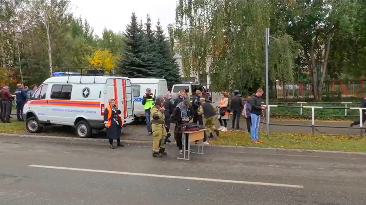 Ижевск школа 88 стрельба. Стрельба в Ижевской школе. Ижевск стрельба в школе 2022.