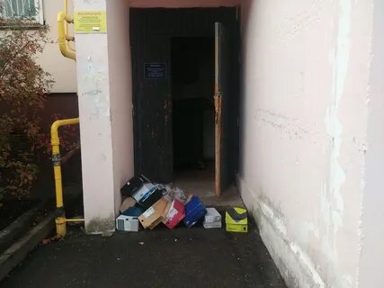 Камера около подъезда