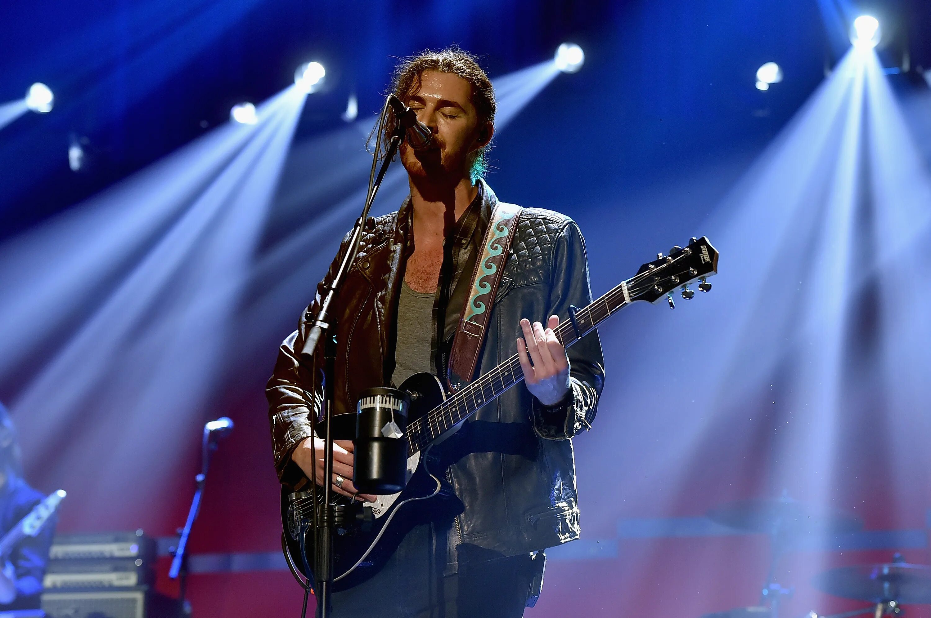 Hozier song перевод. Itunes festival hozier 2015. take me to church слушать.