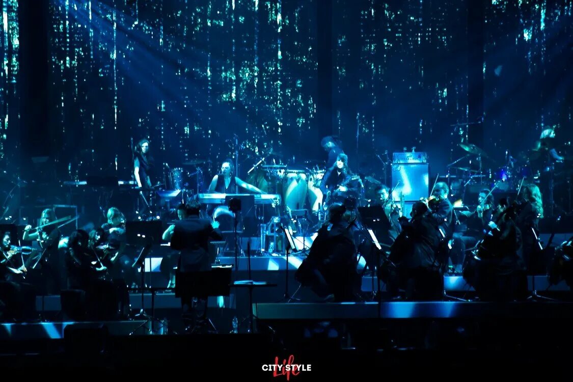 Концерт ханса циммера в санкт-петербурге. М1 арена симфонический оркестр. Hans zimmer ледовый дворец. Ханс циммер 2022. Вселенная ханса циммера.