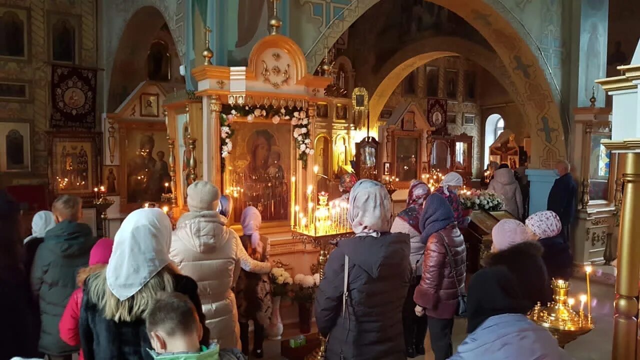 Покров день в 2025 году какого числа. С паниковец храм покрова богородицы божией матери. дивное храм покрова пресвятой богородицы. покров день в 2025. скоропослушница в храме покрова ясенево.