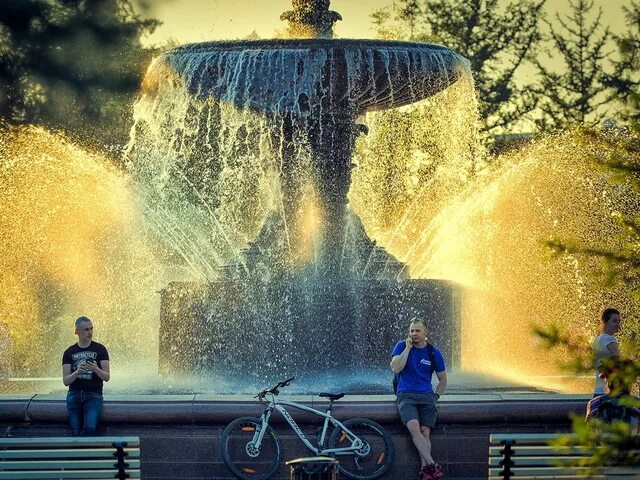 Батуты в континенте омск. Сходить с девушкой в омске. Выходные в омске. Каток на кольцевой омск. Горки в омске.