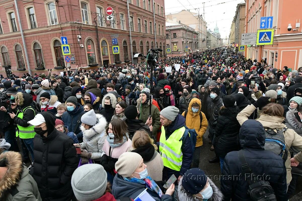 Новости спб сайты. Протесты 31 января Петербург. В Питере митинг 11 ноября. Блокадница протестует в Санкт Петербурге.