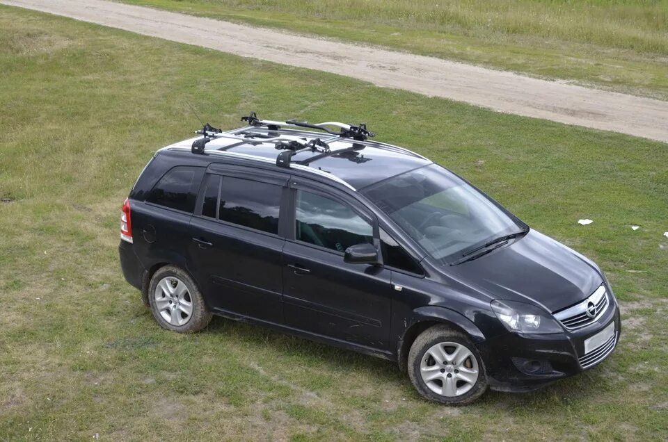 Opel Zafira 2007 багажник на крышу. Опель Зафира с рейлингами. Багажник Опель Зафира б. Opel Zafira 2021 верхний багажник. Багажник на опель зафира б