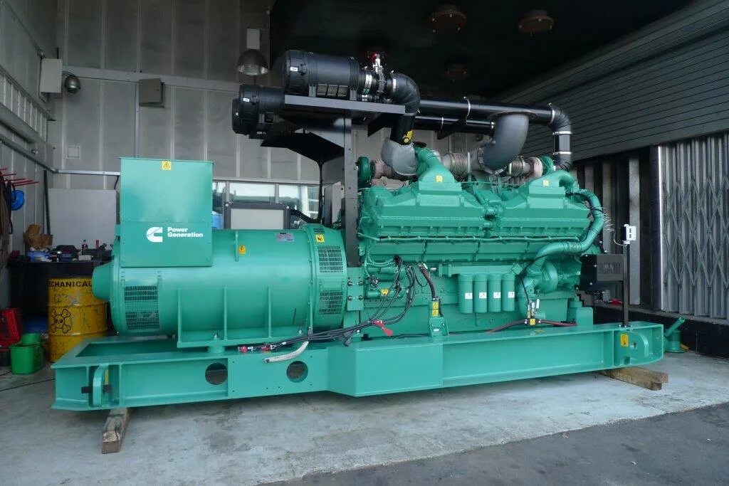 Генераторная установка. Дизель-генератор cummins 250 квт. Дга 300 дизель генератор. Дгу 600 квт. Двигатель генераторная установка.