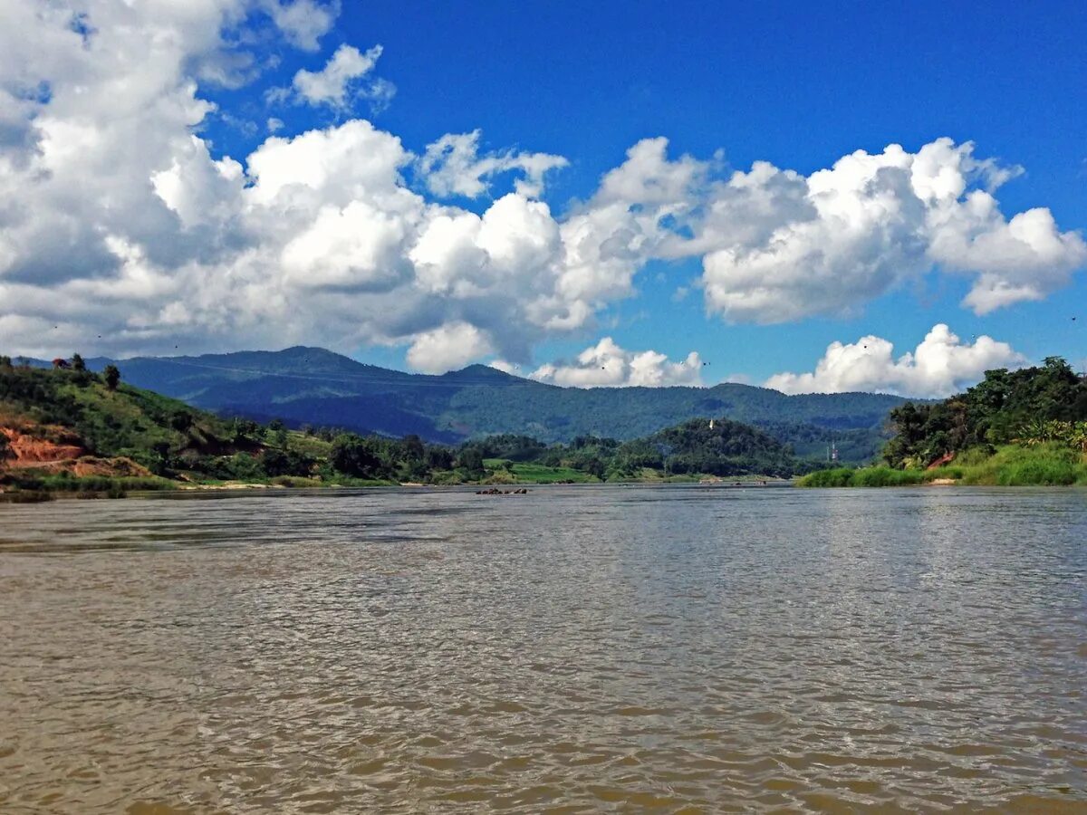 Красоты бангладеша. Река в азии 2. Река в азии 2. Лаос река меконг. Гора уишань китай.