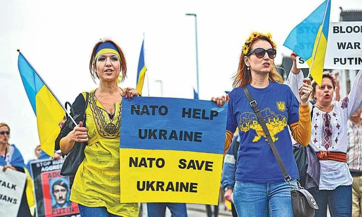 Нато не поможет. Украина в НАТО В 2008 году. Украина хочет в НАТО. Украинцы хотят в НАТО. Украина вступила в НАТО.