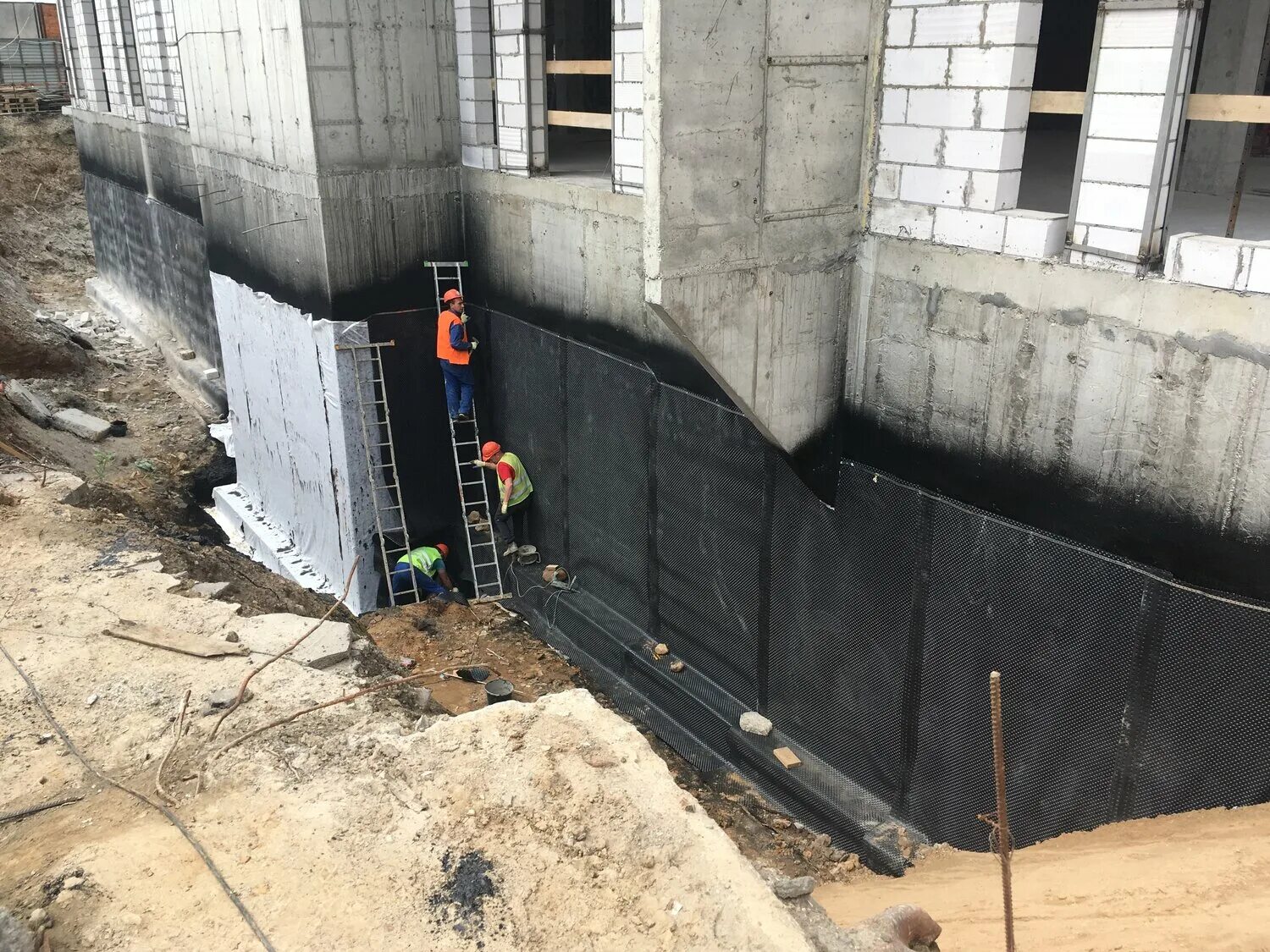 гидроизоляция фундамента обмазочная технология. гидроизоляция швов. гидроизоляция подземной части здания. гидроизоляция фундамента обмазочная технониколь. изоляция жидкая резина.