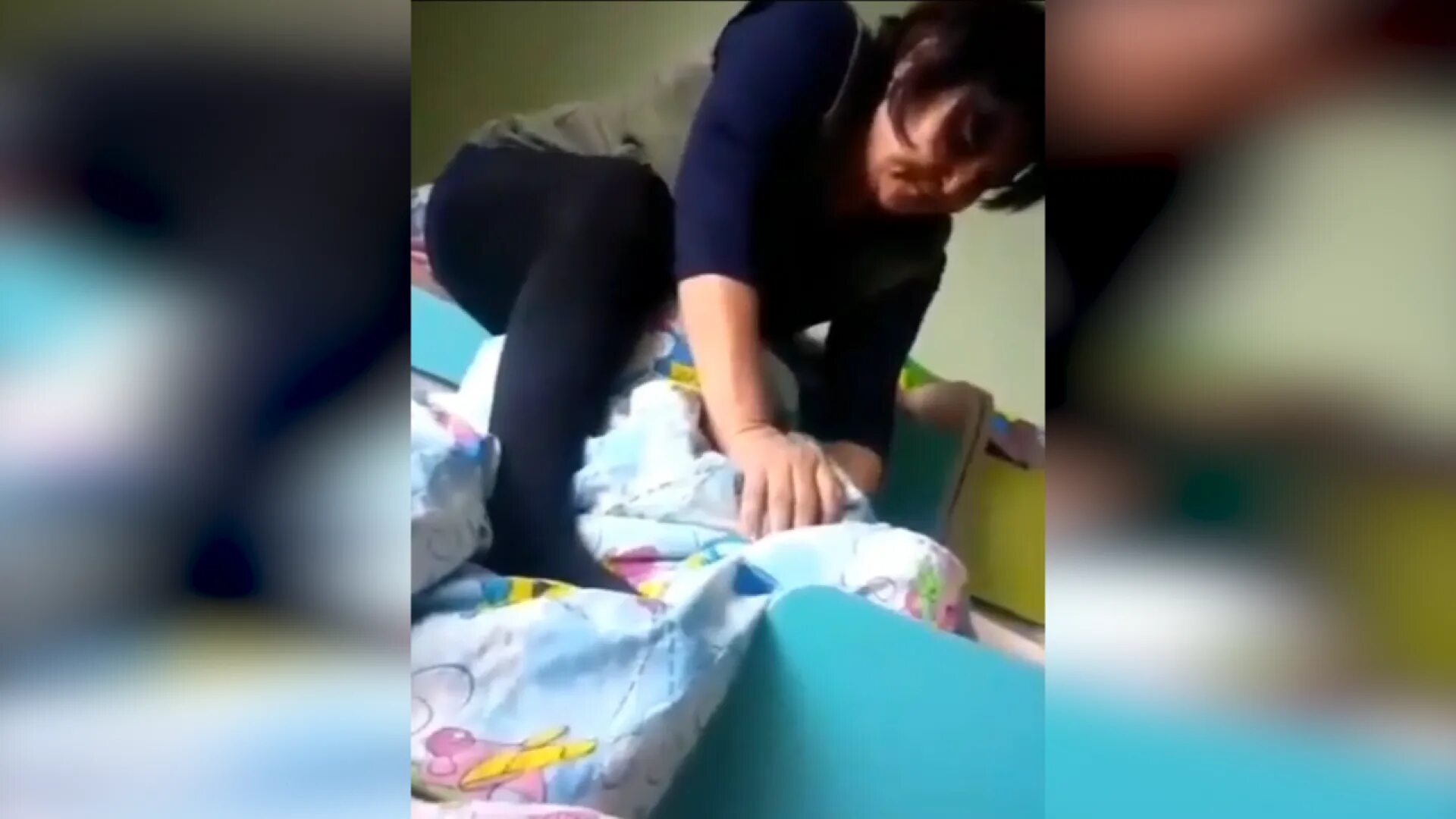 Душил девочку в магазине. Арестованные девушки. В подъезде девушку зарезали. Воспитатель спит в детском саду. Суд над девушкой.