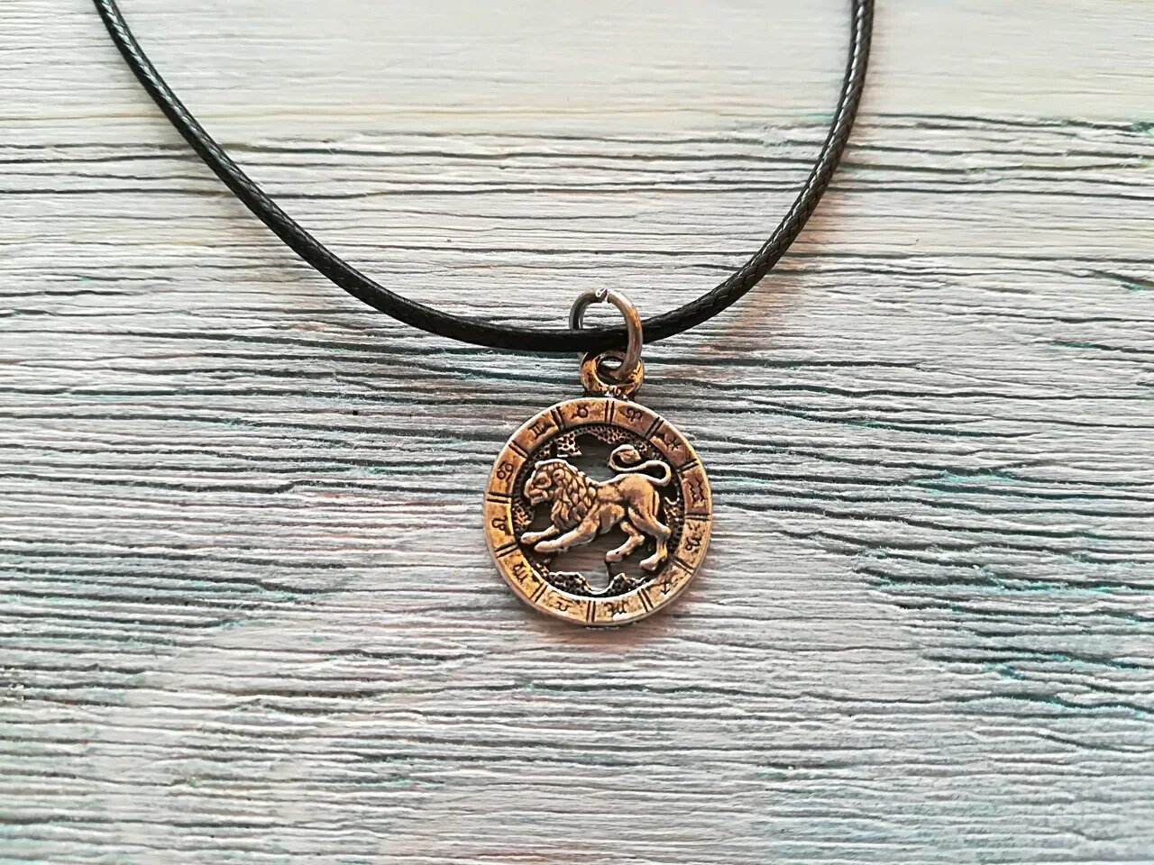 лев камень талисман. талисманы для знаков зодиака лев. талисман льва. обереги и талисманы для льва. камни амулеты для льва.