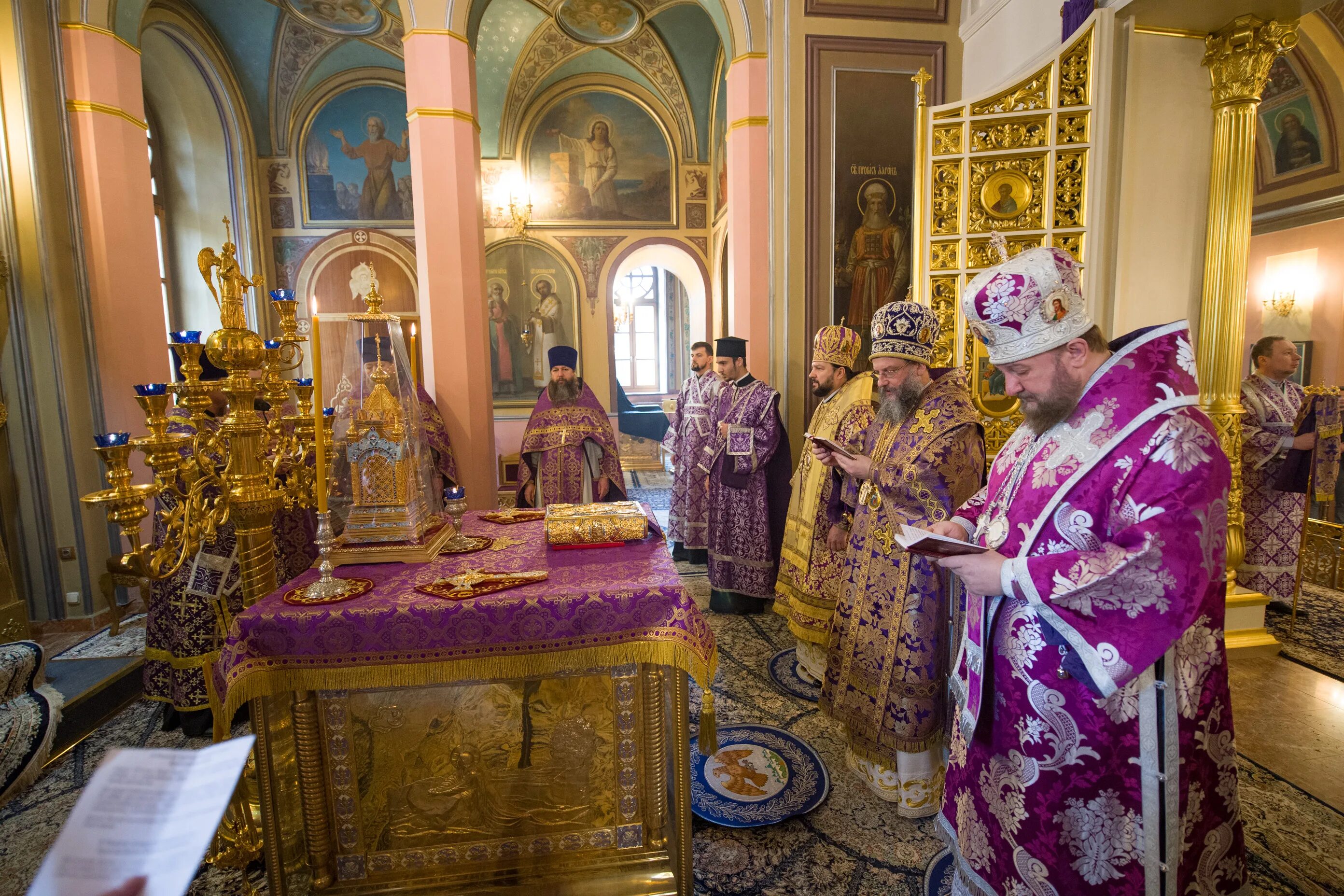 Храм бахрушиных на алексеевской. Покровский монастырь в москве архиерейская служба. архиерейское богослужение 13 мая петропавловском монастыре хабаровск. молитвенное богослужение. храм сербской православной церкви в москве.
