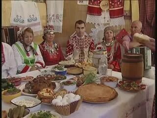 Манкун праздник чувашей. Манкун у чувашей. пасха у чувашей. застолья чувашей. чуваши за столом.