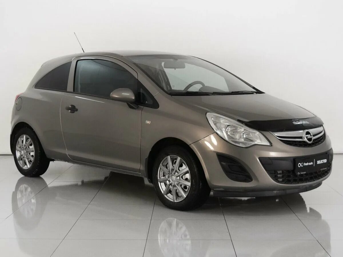 Opel corsa 2012. Опель бежевый.