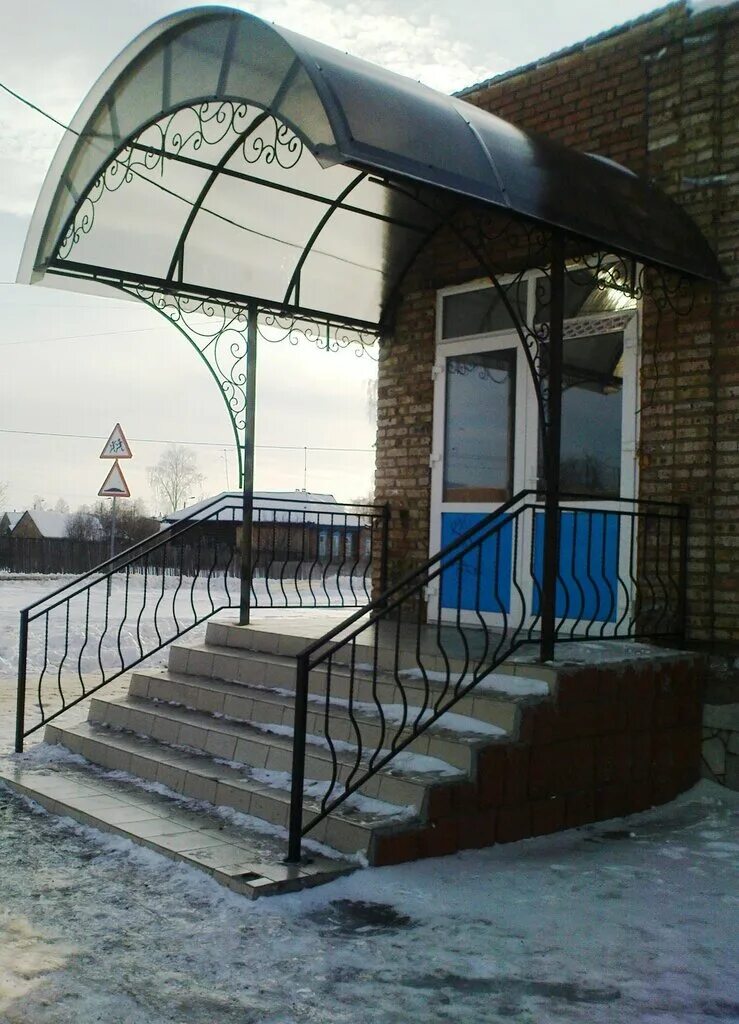 Как сделать крыльцо поликарбонатом. Навес над ступеньками. крыльцо с навесом. навес над крыльцом. козырек для крыльца.