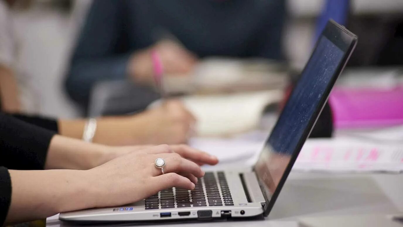 Ученость. Term studies. Студенты колледжа. Учащиеся студенты. Учеба фотографии.