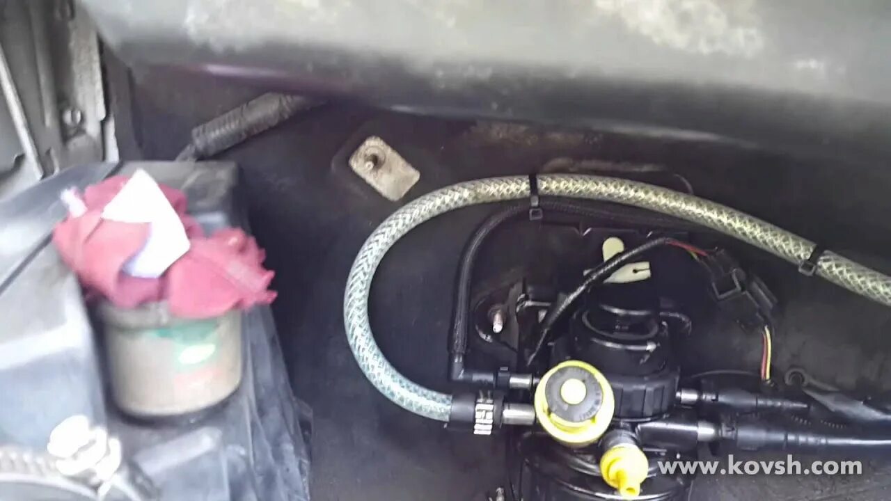 Как прокачать топливную систему дизеля форд. Топливная трубка ford transit 2.2. топливный фильтр форд транзит 2.2. прозрачные топливные шланги форд транзит. прокачка топлива форд транзит 2.2 дизель.