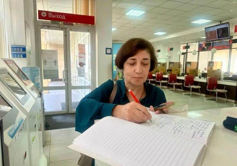 Мфц избербаш. Мфц избербаш номер. Фирменная одежда мфц. Мфц избербаш. Мфц города избербаш.