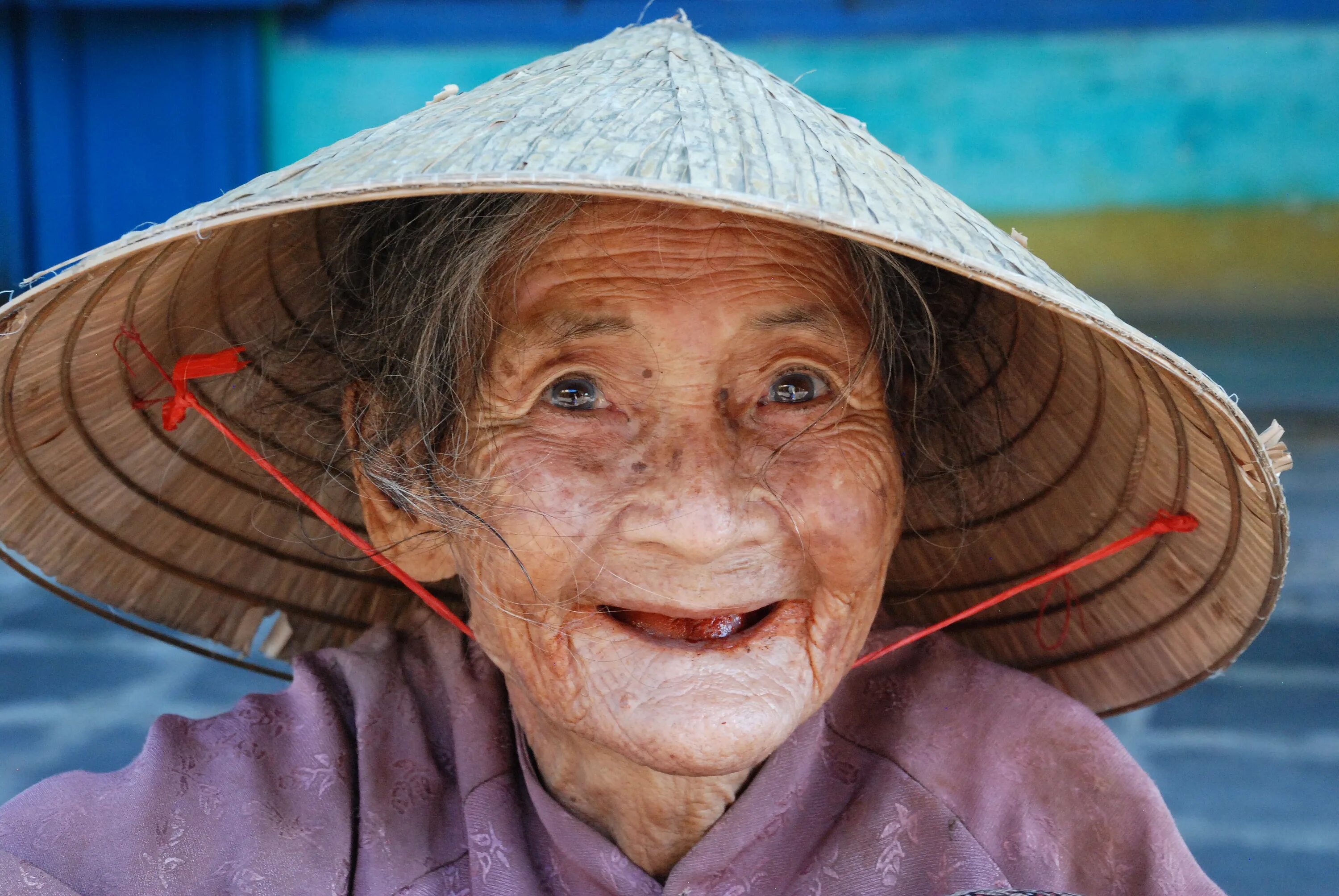 Старые тайки. Остров Окинава долгожители. Старая китайская женщина. Бабушка китаянка. Улыбающийся вьетнамец.