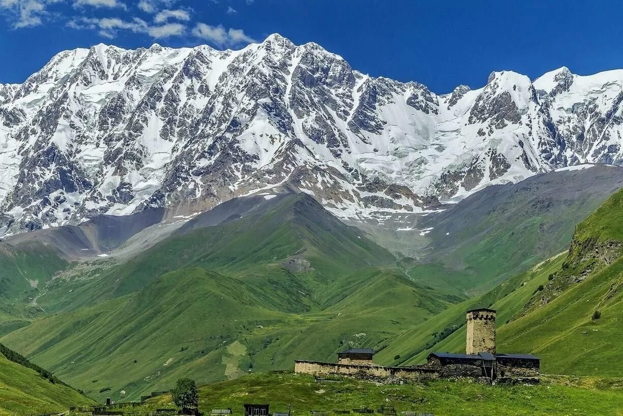 Кавказ самая высокая. Грузия вершина Шхара. Гора Шхара Грузия. Ушгули гора Шхара. Шхара Сванетия.