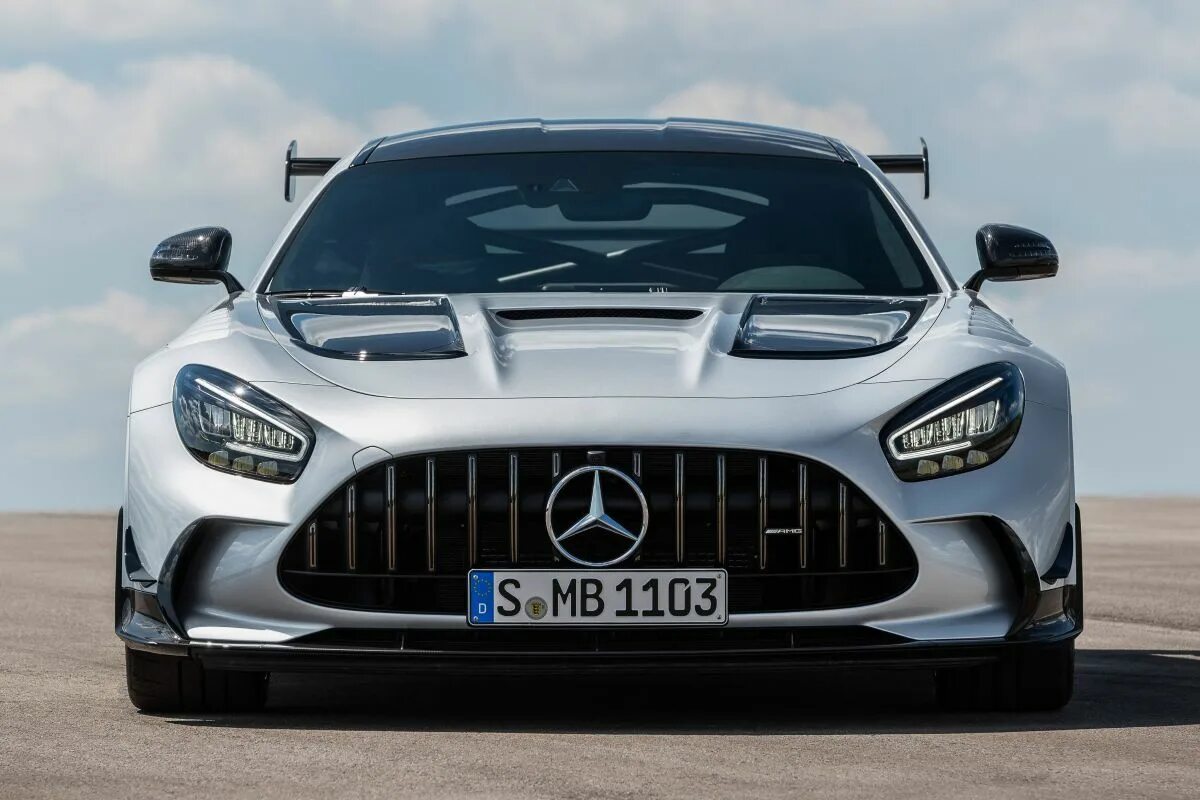 Быстрый мерс. Мерседес AMG gt 2021. Mercedes AMG gt Black Series. Самый мощный в мире Mercedes AMG GTR. Самый популярный Мерседес.