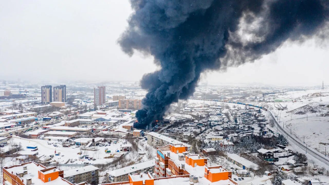 Пожар Автотрейд в Красноярске. Пожар на Калинина Красноярск 03.02.2021. Пожар на Калинина Автотрейд Красноярск. Пожар в Красноярске 3 февраля 2021 на Калинина.