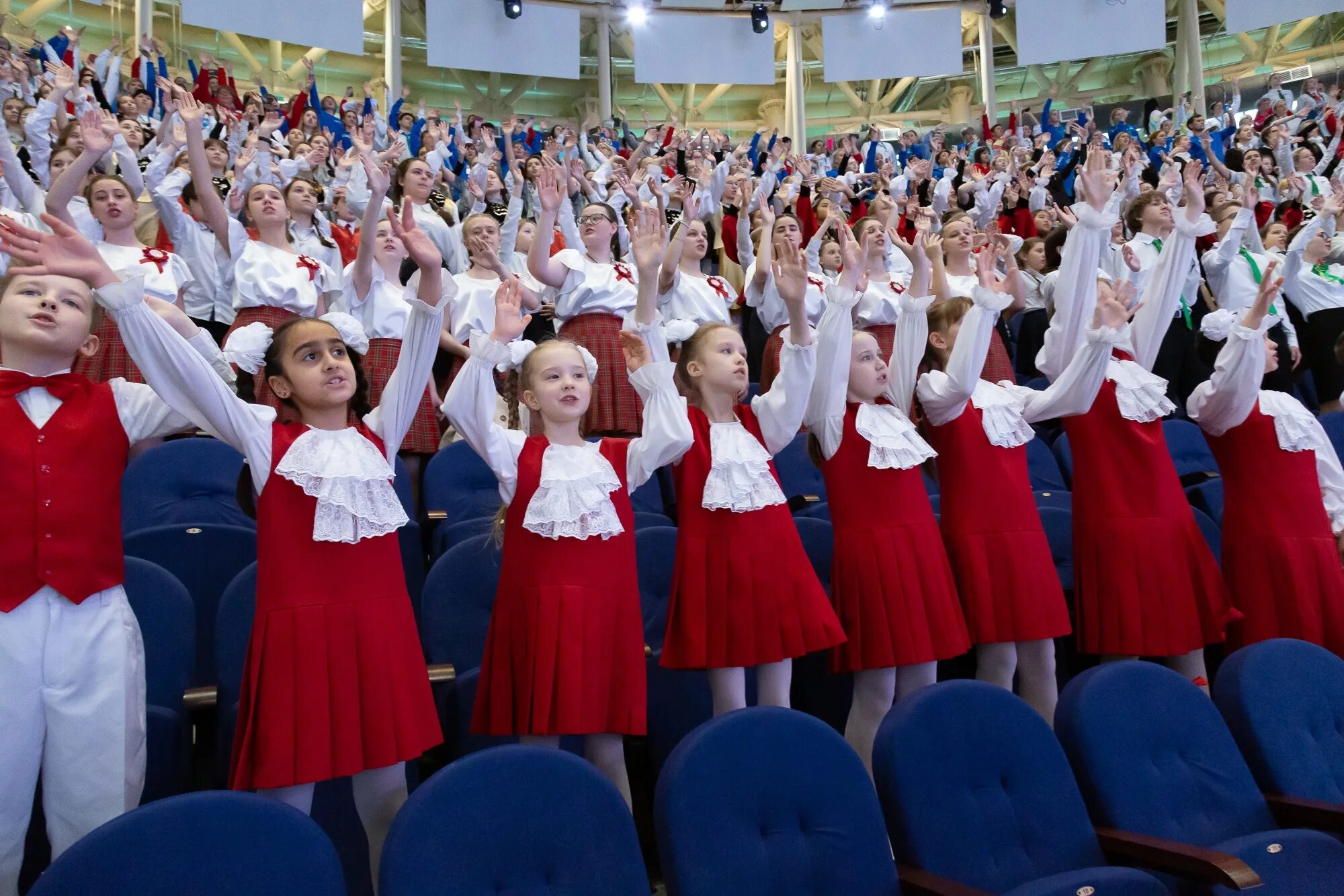 Хор россия 2. Детский хор. Школьники хор. Вокальный ансамбль. Всероссийский хор Орленок.