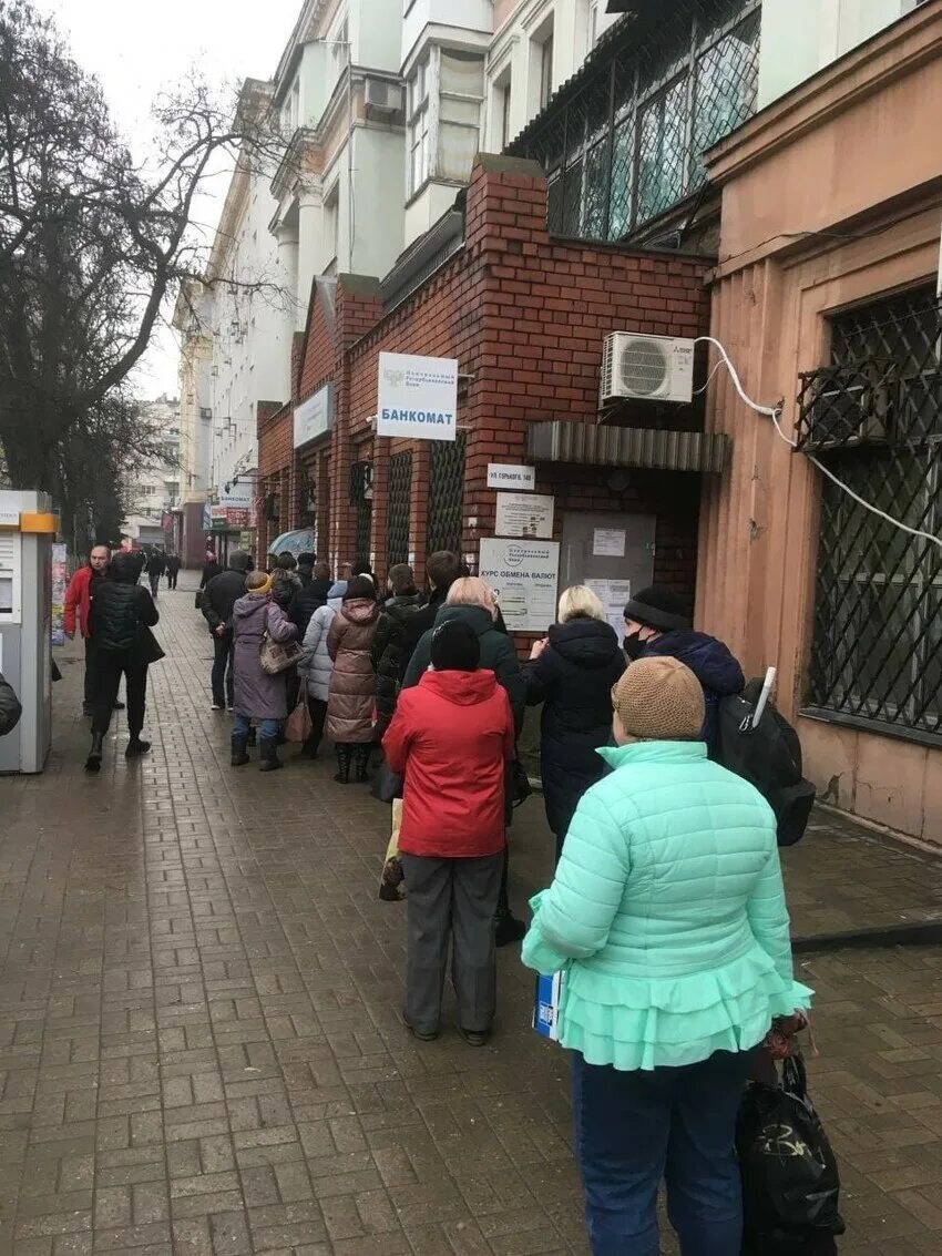 Эвакуация из луганска. Эваакация жителейдонбасса. Жители днр и лнр. Эвакуация беженцев из донбасса. Эвакуируют людей днр.